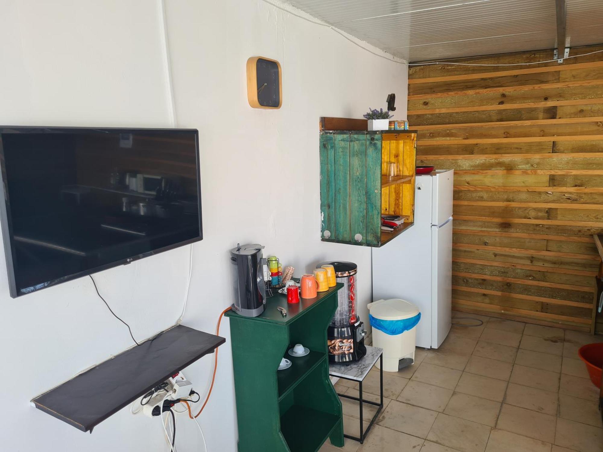 Casa Vale Ecotainer Hostel Lisbon Exterior photo